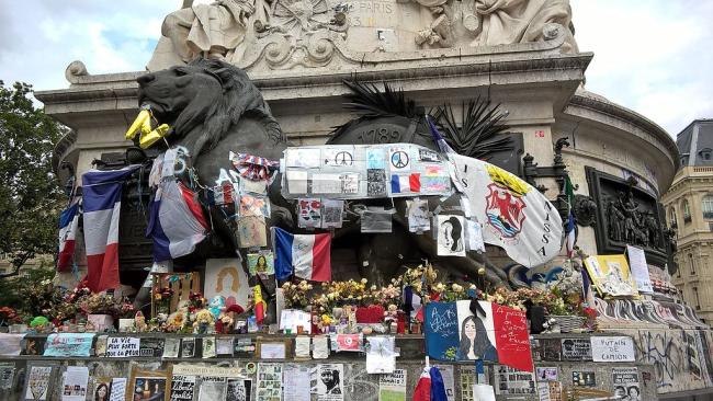 le_monument_a_la_republique_recouvert_dhommages_a_lattentat_de_nice_du_14_juillet_2016.jpg
