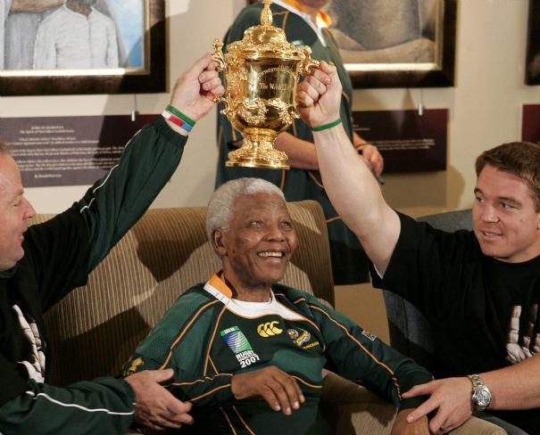 mandela-celebre-la-victoire-de-l-afrique-du-sud-dans-la-coupe-de-monde-de-rugby-2007_136.jpg