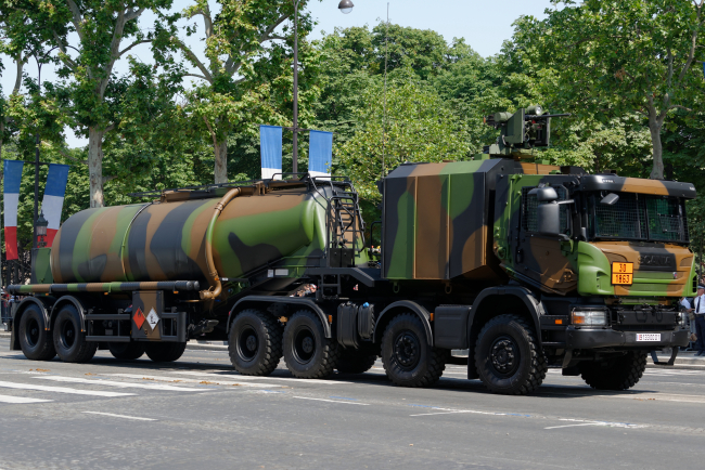  Camion-citerne (Carapace) de la Base pétrolière interarmées de Chalon-sur-Saône, 14 juillet 2013.