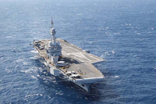 Le porte-avions Charles de Gaulle en Méditerranée