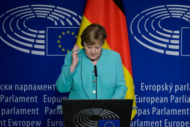 La chancelière allemande Angela Merkel participe à une conférence de presse au Parlement européen à Bruxelles, Belgique, le 8 juillet 2020.