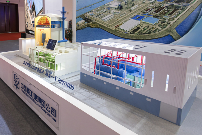 Modèle du Hualong Pressurized Reactor 1000, HPR 1000, exposé sur le stand de la China National Nuclear Corporation lors de la conférence Engine China 2017.