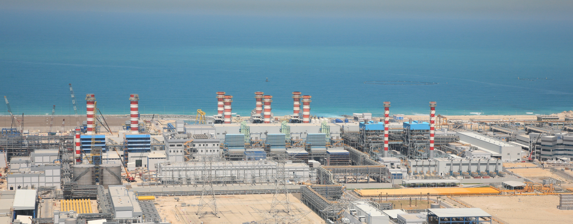 Vue sur l’usine de dessalement d’eau de Dubaï  © shao weiwei/Shutterstock.com