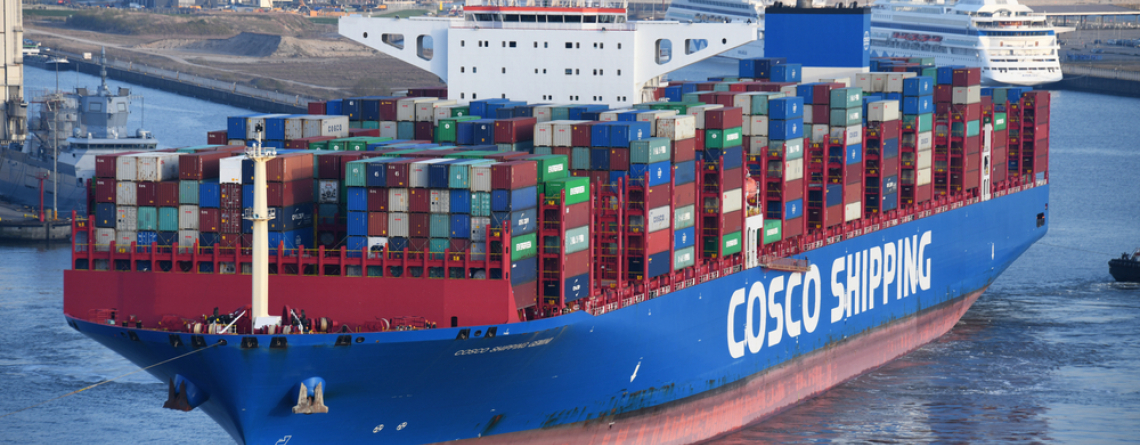 Le porte-conteneurs Cosco Gemini de la compagnie maritime COSCO, Hambourg, Allemagne, le 8 avril 2020