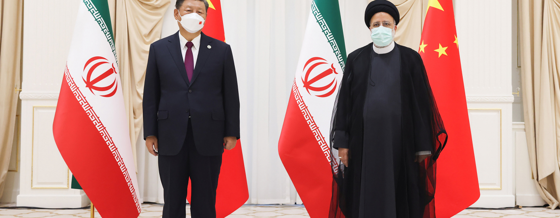 Le président chinois Xi Jinping et le président iranien Ebrahim Raisi, 22e réunion de l'Organisation de coopération de Shanghai (OCS), Ouzbékistan, 16 septembre 2022.