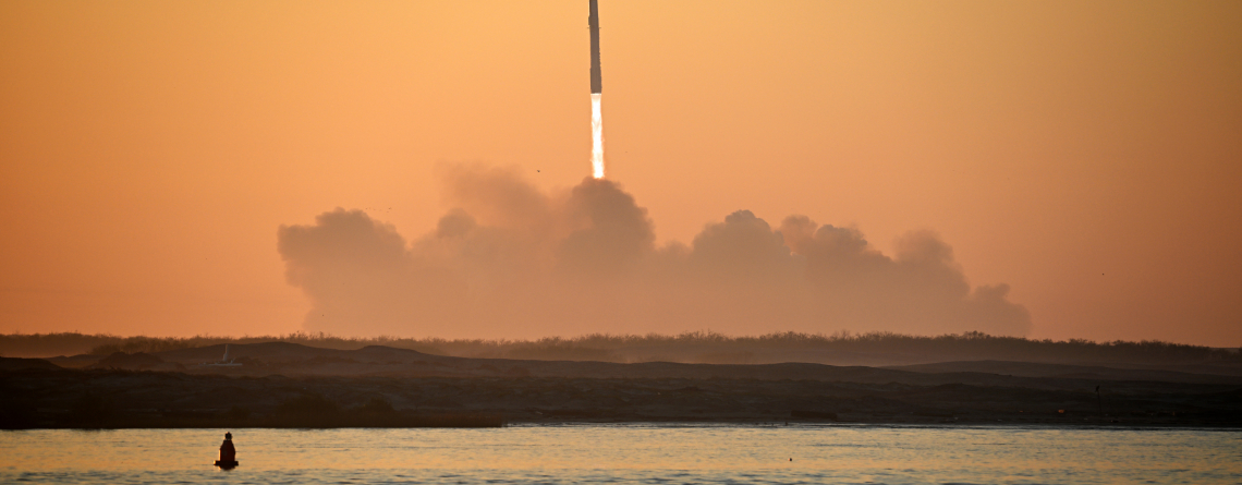 SpaceX lance le Starship de la base stellaire (Starbase) à Boca Chica au Texas, le 18 novembre 2023.