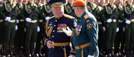 Colonel-général Gennady Zibrov et lieutenant-général Viktor Panchenkov lors de la répétition générale du défilé de la victoire, Moscou, 7/05/2021