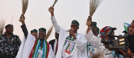 general_buhari_holding_a_broom_at_a_campign_rally.jpg