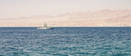 Patrouille de navire militaire en mer Rouge