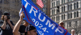 Partisans de Donald Trump rassemblés devant le tribunal pénal de Manhattan, New York, le 4 avril 2023