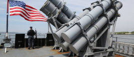 Lance-missiles antinavires Harpoon sur le pont de l'USS San Jacinto 