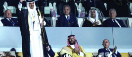 L'émir du Qatar,Tamim ben Hamad Al Thani, le prince héritier saoudien, Mohammed ben Salmane et le président algérien, Abdelmadjid Tebboune, lors de la Coupe du Monde 2022