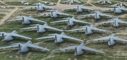 Avions de transport stratégiques C-5 Galaxy entreposés sur la base US Air Force de Davis Monthan, Arizona