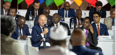 Olaf Scholz aux côtés de plusieurs chefs d'Etat africains pendant le Sommet pour un nouveau pacte mondial, Paris, 23 juin 2023