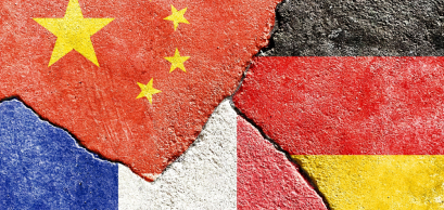 Icon Nationalflaggen von China und Deutschland verschwunden gegen isolierte Frankreich auf rissigen Vektor Hintergrund, abstrakte Hintergrund internationale Politik Beziehung Freundschaft Konflikte Hintergrundbild Konzept