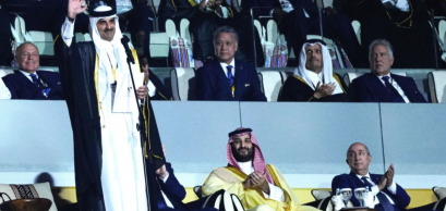 L'émir du Qatar,Tamim ben Hamad Al Thani, le prince héritier saoudien, Mohammed ben Salmane et le président algérien, Abdelmadjid Tebboune, lors de la Coupe du Monde 2022