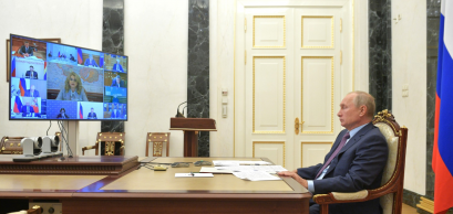 Vladimir Poutine en visioconférence avec le gouvernement russe