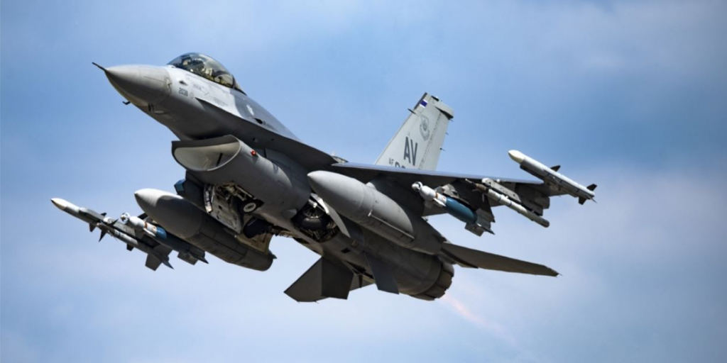 Guerre en Ukraine : cinq questions sur la livraison d'avions de combat  F-16, promise par les Pays-Bas et le Danemark à Kiev