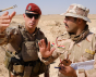 Échange entre un officier français et un officier irakien dans le cadre de l’opération Chammal
