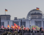 Manifestation contre le TTIP et le CETA. En arrière-plan, le dôme du Reichstag allemand. Berlin, Allemagne