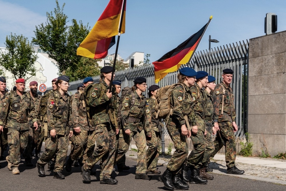 Berlin Allemagne 22 août 2024 : La Bundeswehr commémore les soldats tués au combat par une marche commémorative. Arrivée du cortège au bloc Bendler.