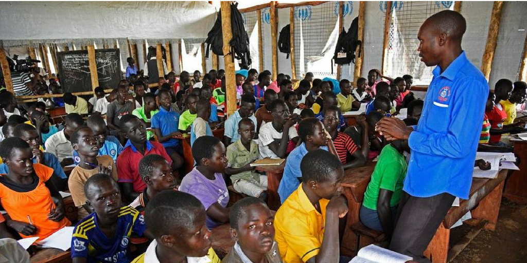 Une école surpeuplée accueillant des réfugiés sud-soudanais, Bidibidi, Ouganda. Crédits: UNHCR/Isaac Kasamani