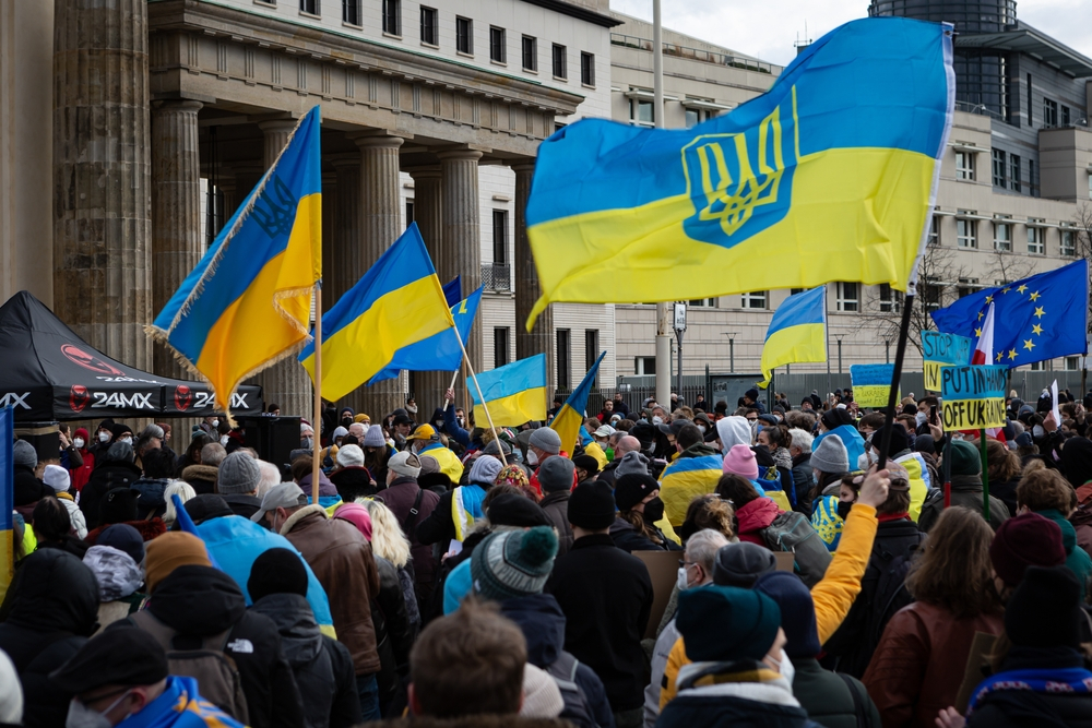 Manifestation devant la porte de Brandebourg en soutien à l'Ukraine, Berlin, 19 février 2022