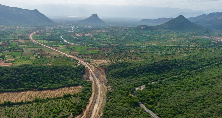 Vue aérienne route rurale